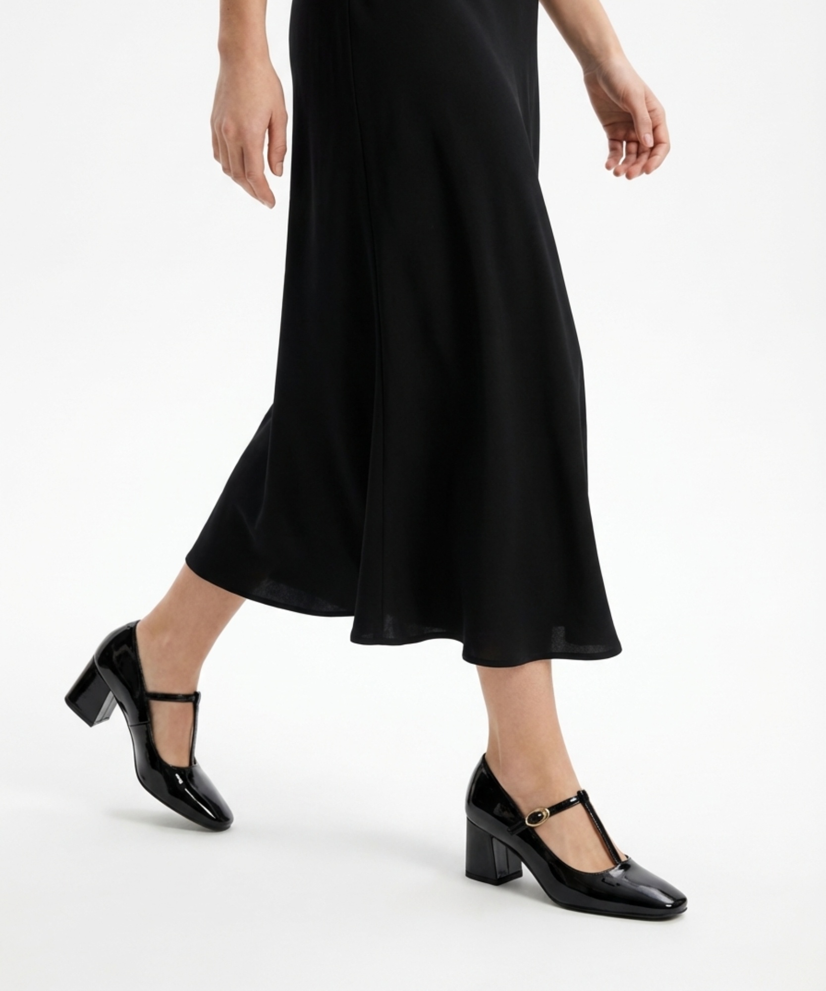 Merceditas tira en T image number null